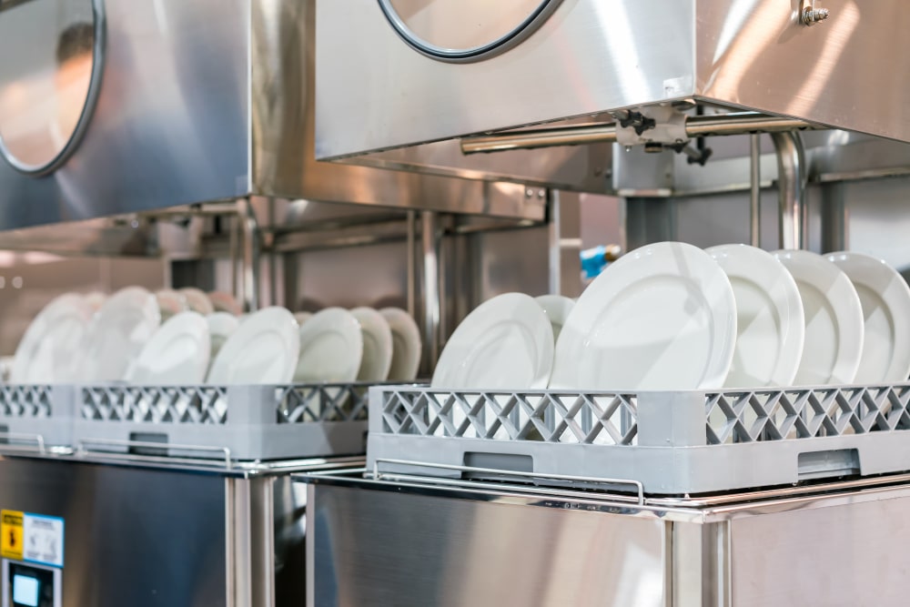 Comment Choisir le Lave-Vaisselle Professionnel Idéal pour Votre Restaurant ?